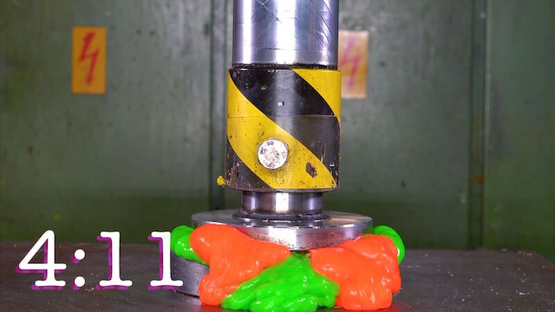 Hydraulic Press 5-Minute Countdown